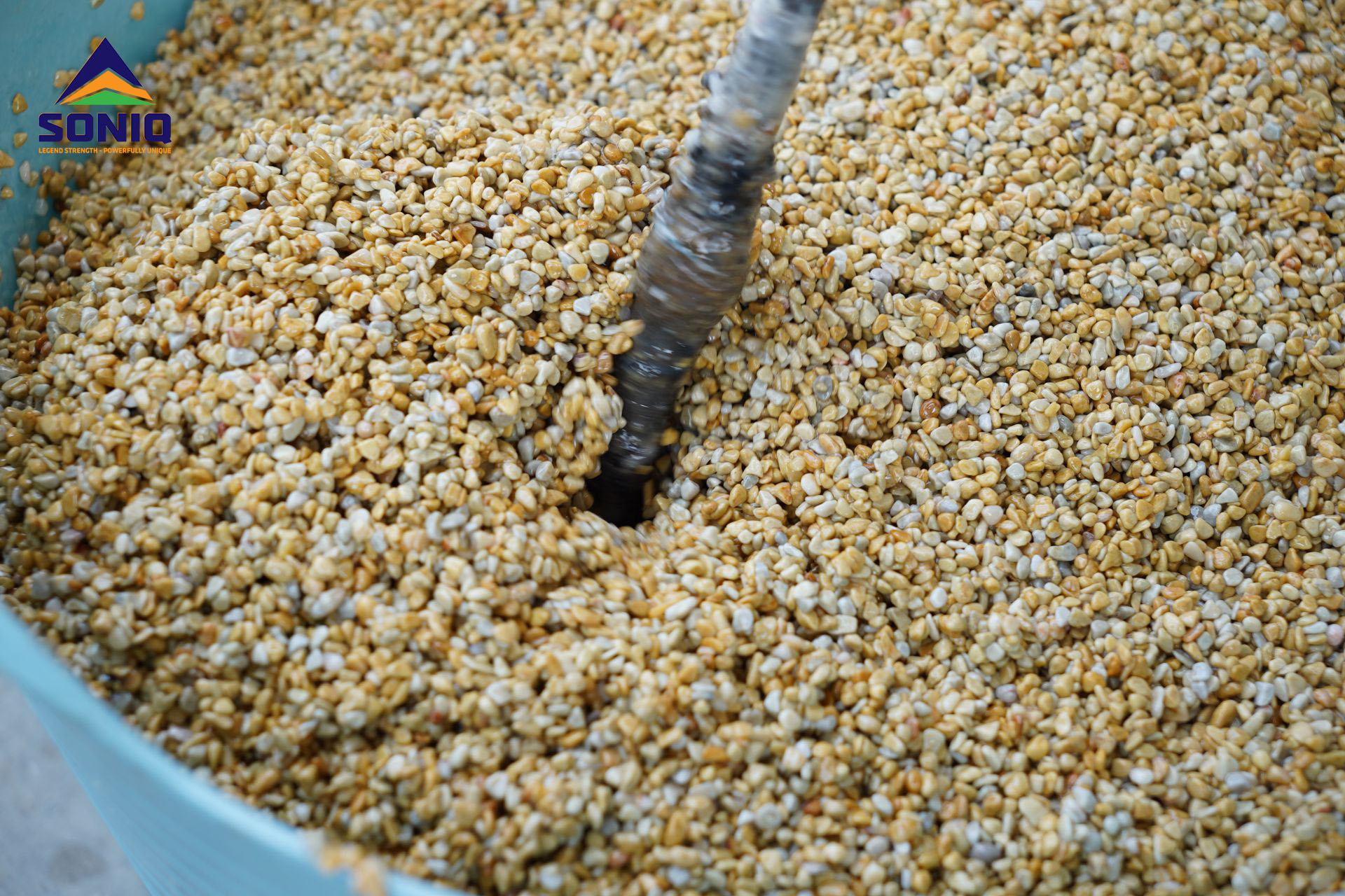 Nhận báo giá keo sàn sỏi cho dự án sân vườn