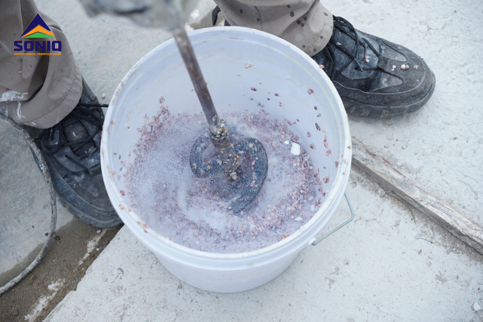 Test độ bám keo sàn sỏi trên nền bê tông