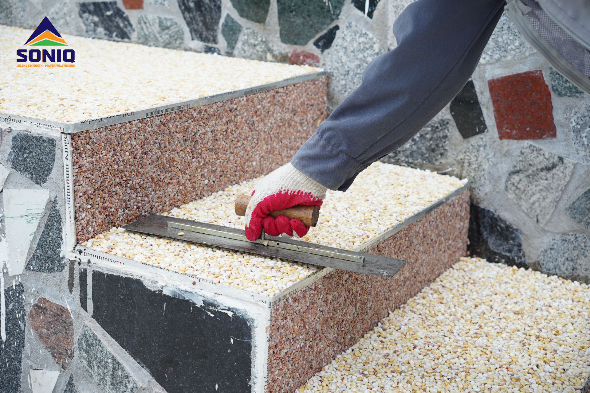 thi công sàn sỏi cho lối đi sân vườn