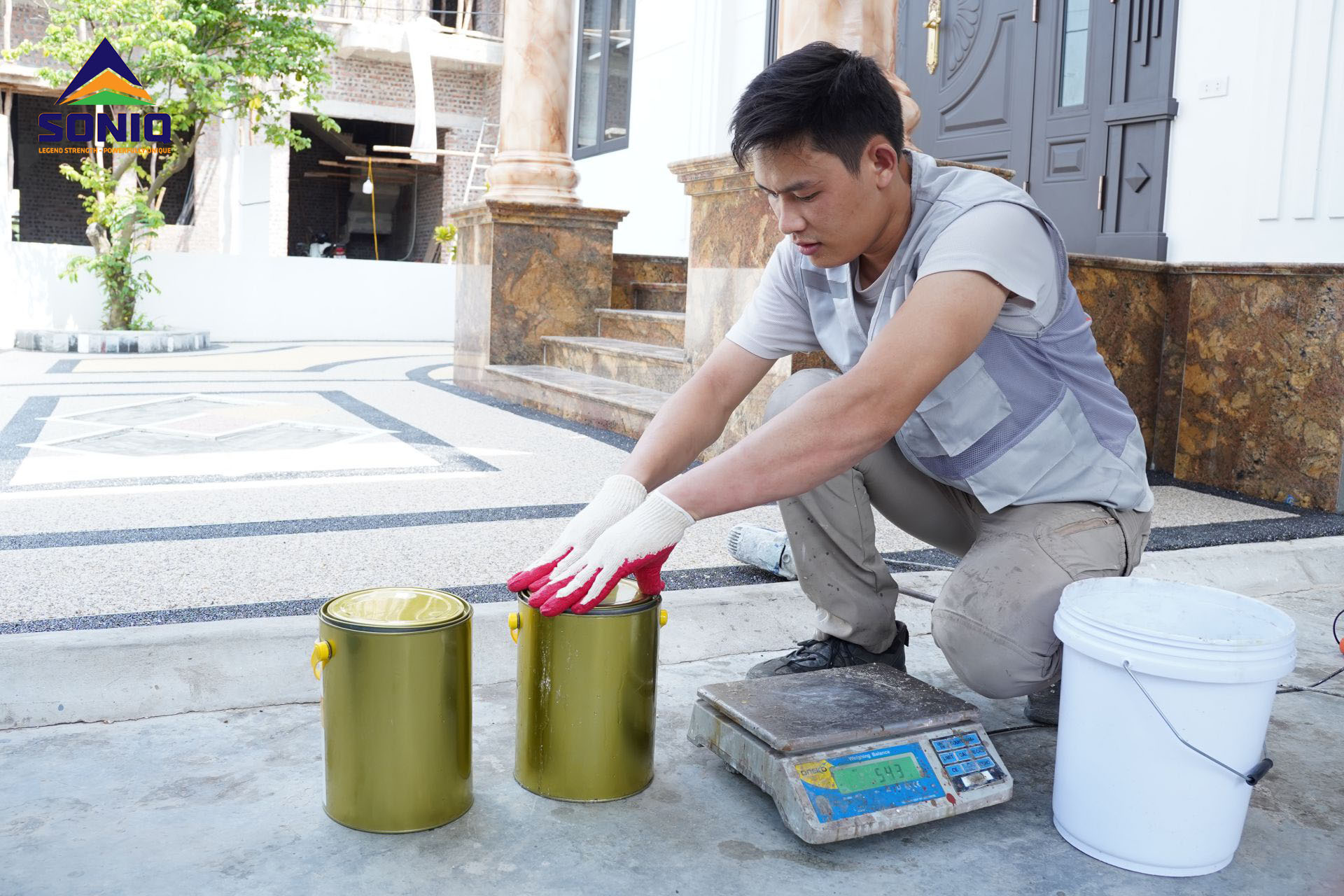 Test độ bám keo sàn sỏi trên nền bê tông