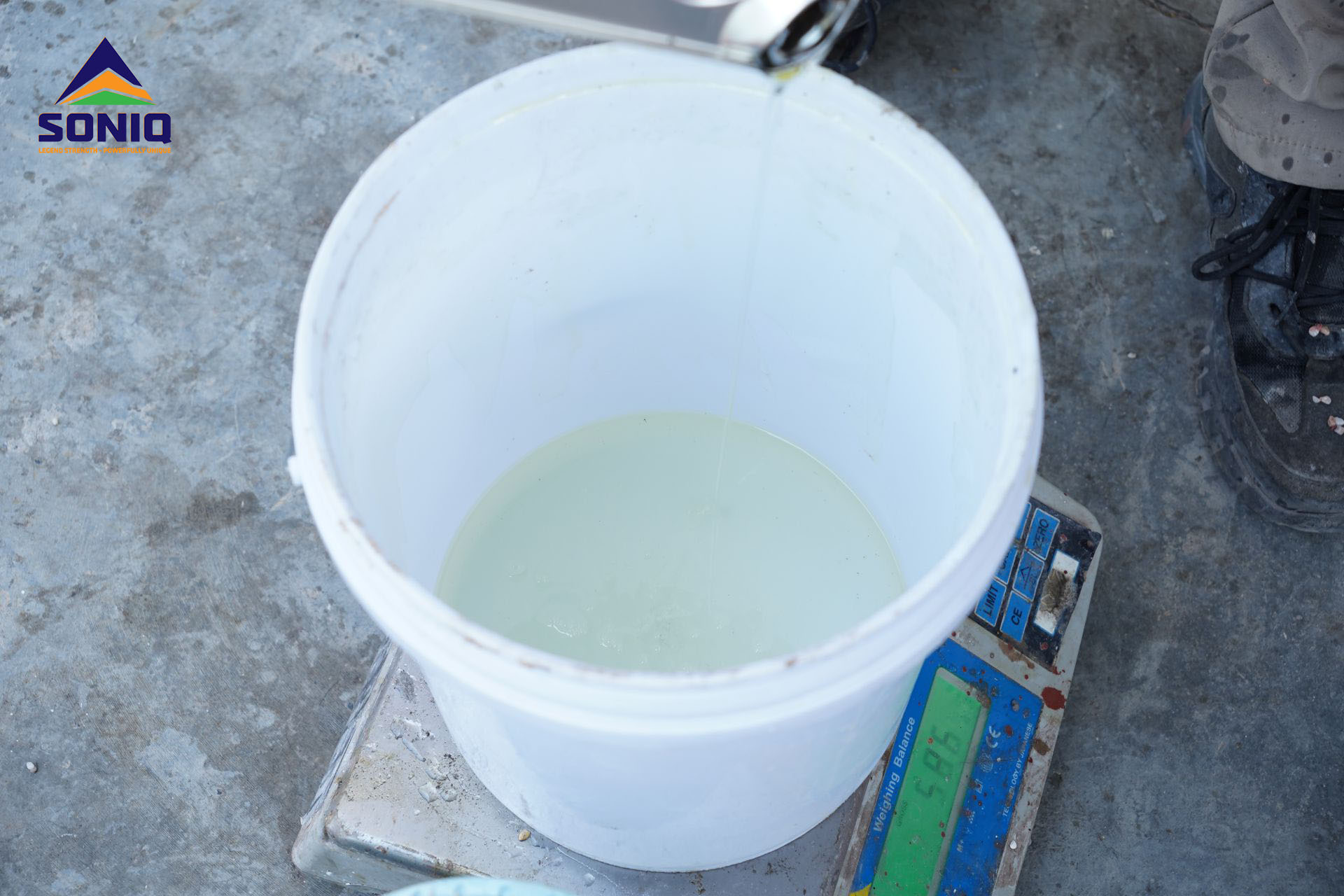 Nhận báo giá keo sàn sỏi cho dự án sân vườn